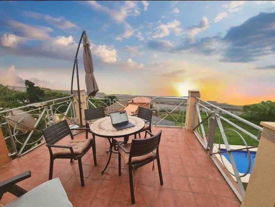 Exclusive Beachfront Penthouse Almayate Alto Exteriör bild