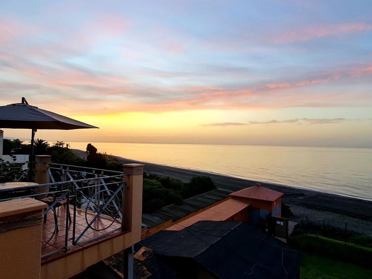 Exclusive Beachfront Penthouse Almayate Alto Exteriör bild