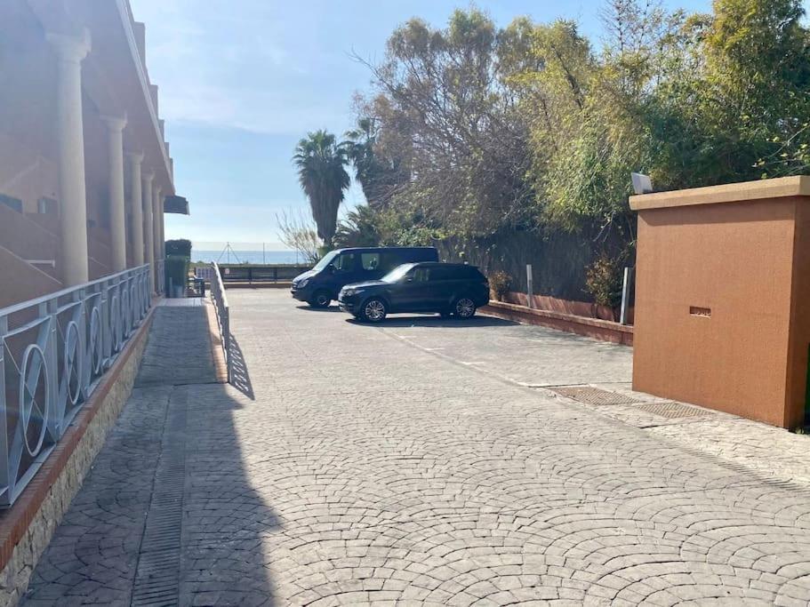 Exclusive Beachfront Penthouse Almayate Alto Exteriör bild