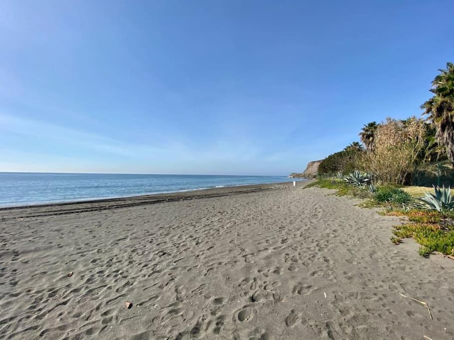 Exclusive Beachfront Penthouse Almayate Alto Exteriör bild