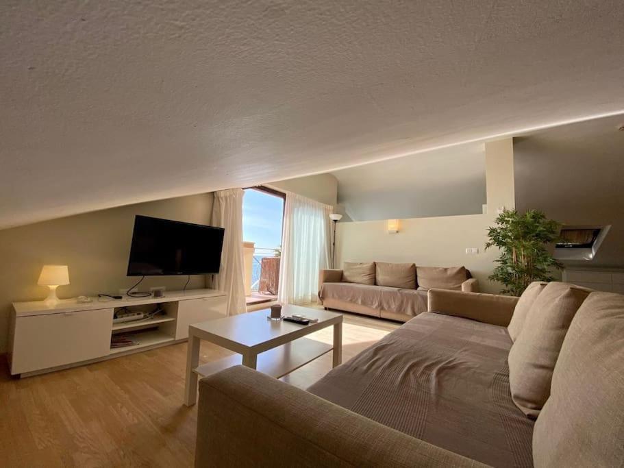 Exclusive Beachfront Penthouse Almayate Alto Exteriör bild