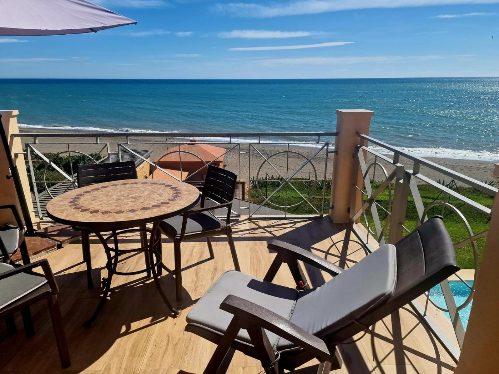 Exclusive Beachfront Penthouse Almayate Alto Exteriör bild